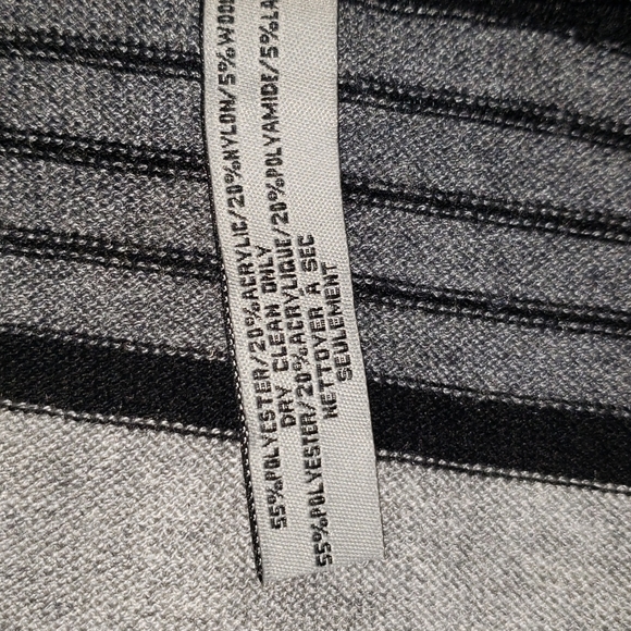 Michael Stars All Stripe Ruana in Black OS - Picture 9 of 9